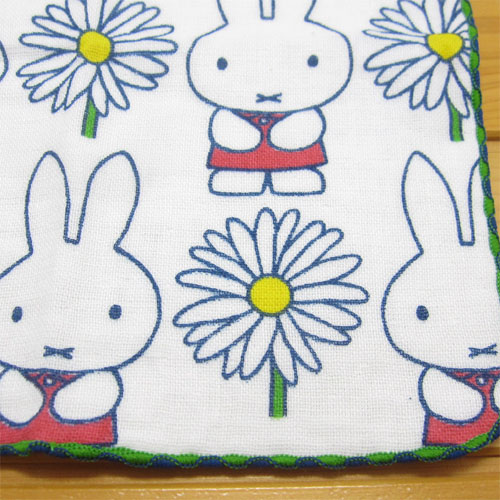 ディック・ブルーナ　ミッフィー（miffy）　ミッフィーのふわふわハンカチーフ 2021 AUTUMN（ホワイト）