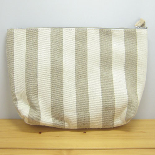 サンリオ　ハローキティ（Hello Kitty）　サガラポーチ（立ち）