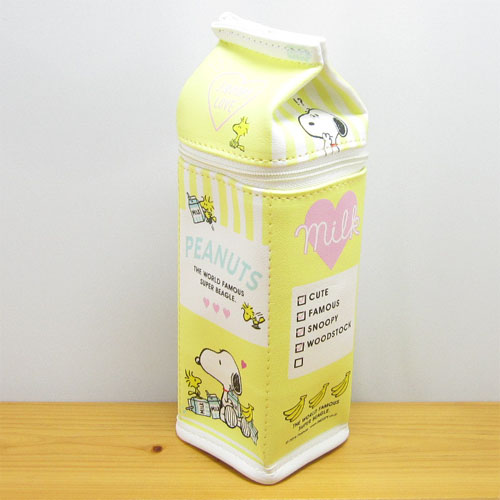 ペンポーチにもペンスタンドにもなっちゃう Peanuts ピーナッツ Snoopy スヌーピー 牛乳パックペンポーチ バナナミルク スヌーピーの雑貨のおもちゃ箱バーグ