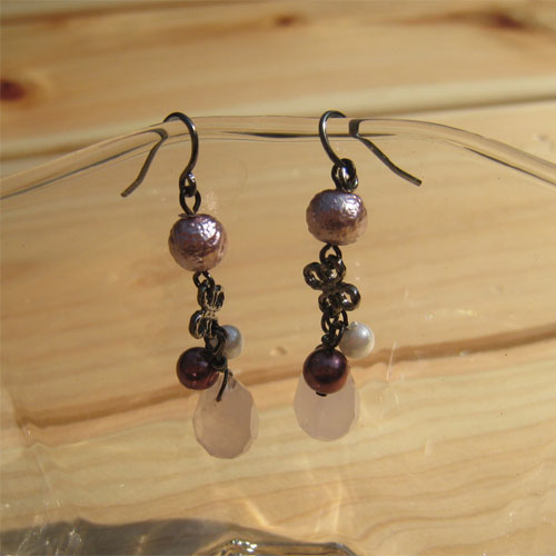 手作り雑貨　ビーズアクセサリー　ローズクオーツがかわいいピンク系のローズクオーツのピアス