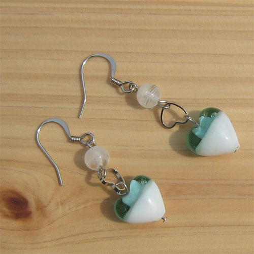 バーグ限定　手作り雑貨　ビーズアクセサリー　ピアス　ハートのピアス（ミントブルー）