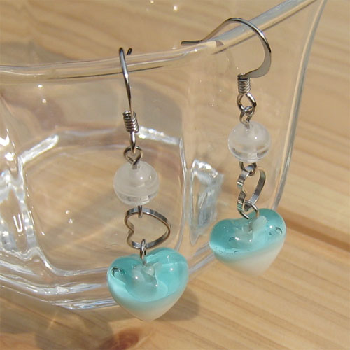 バーグ限定　手作り雑貨　ビーズアクセサリー　ピアス　ハートのピアス