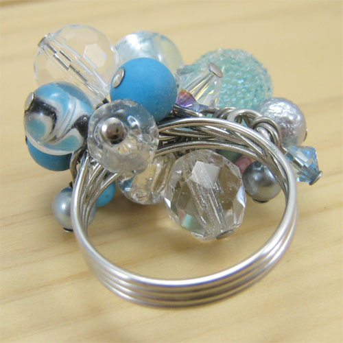 バーグ限定　手作り雑貨　ビーズアクセサリー　リング　アクアブルーのリング