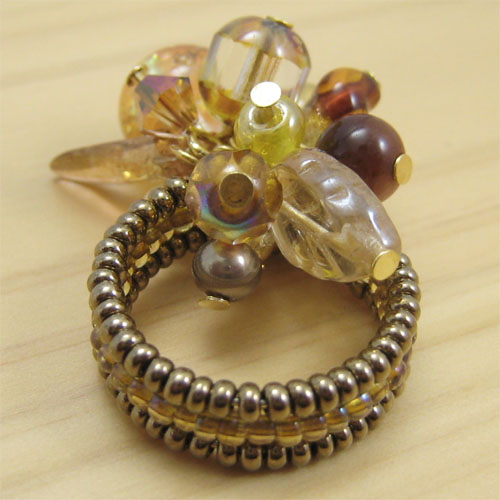 バーグ限定　手作り雑貨　ビーズアクセサリー　リング　木の実のリング