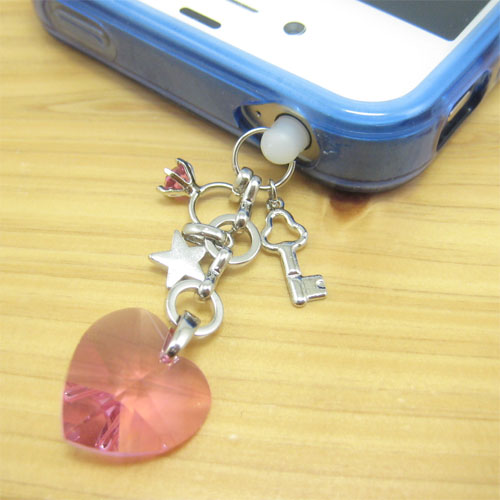 『バーグ限定品』　手作り雑貨　ビーズアクセサリー　スマートフォンピアス　ハートのスワロフスキーとベビーリング