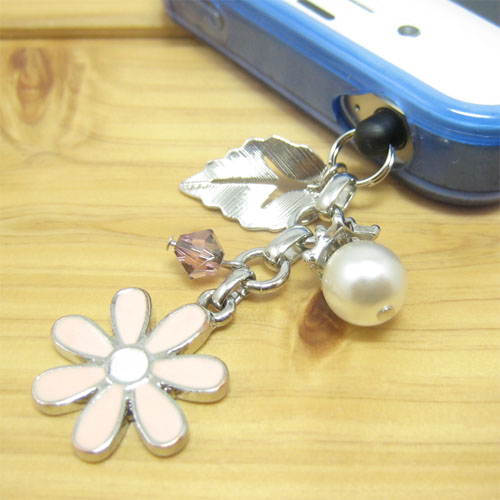 『バーグ限定品』　手作り雑貨　ビーズアクセサリー　スマートフォンピアス　フラワーチャーム