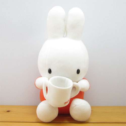 ミルクを飲む姿がかわいいね ディック ブルーナ ミッフィー Miffy ぬいぐるみ ミルクのみミッフィー ミッフィー ぬいぐるみ ミッフィー の雑貨のおもちゃ箱バーグ